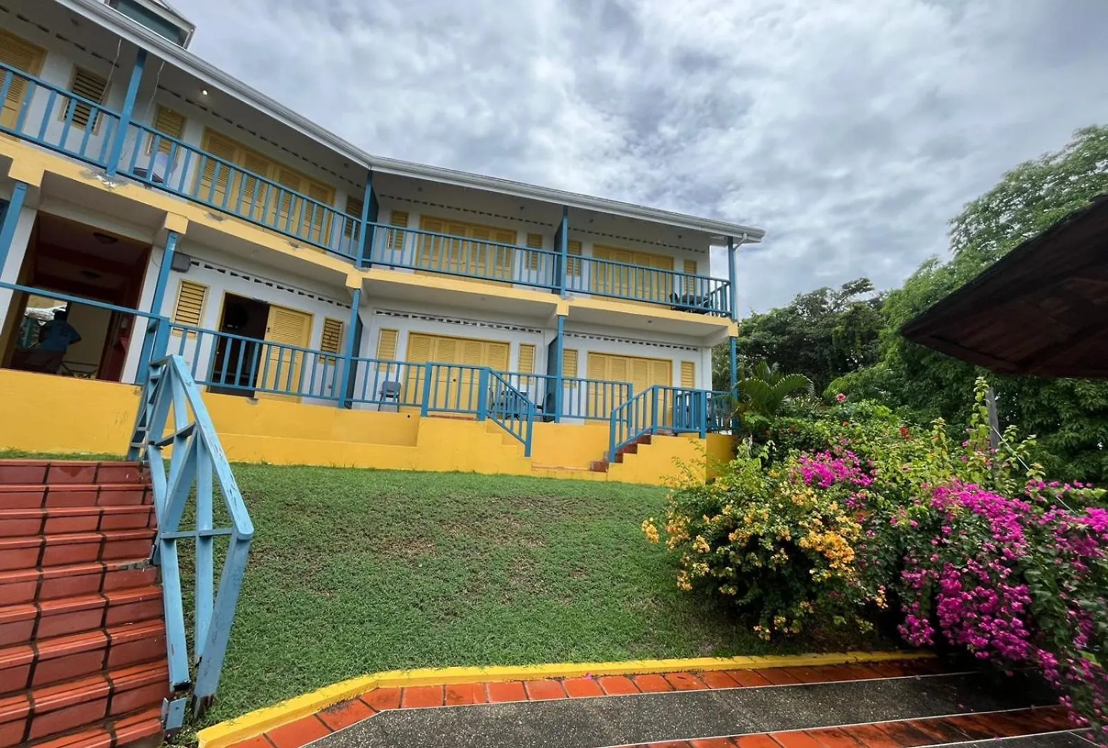 Sherwoodpark Apartments Carnbee Village